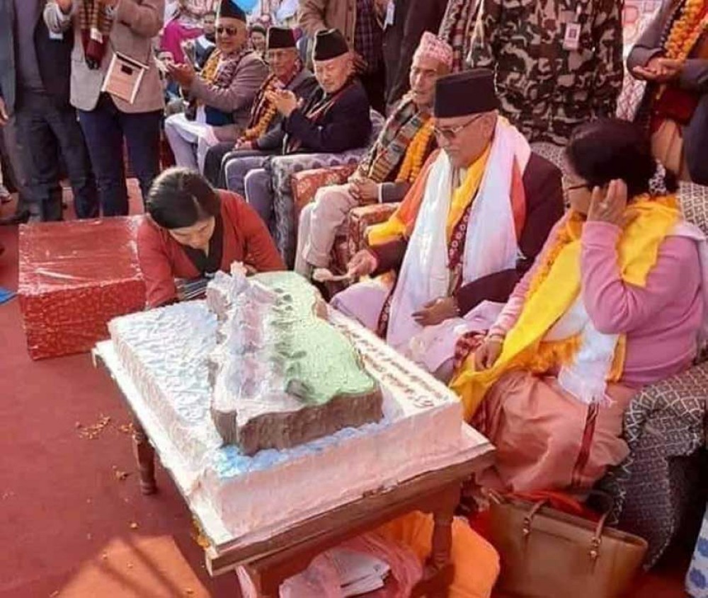 आलोचित बन्यो प्रधानमन्त्रीको वर्थडे केक