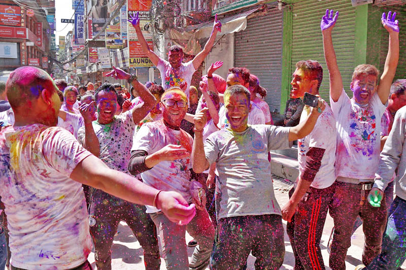 आज पहाडमा होली, सतर्क रहन सरकारको आह्वान