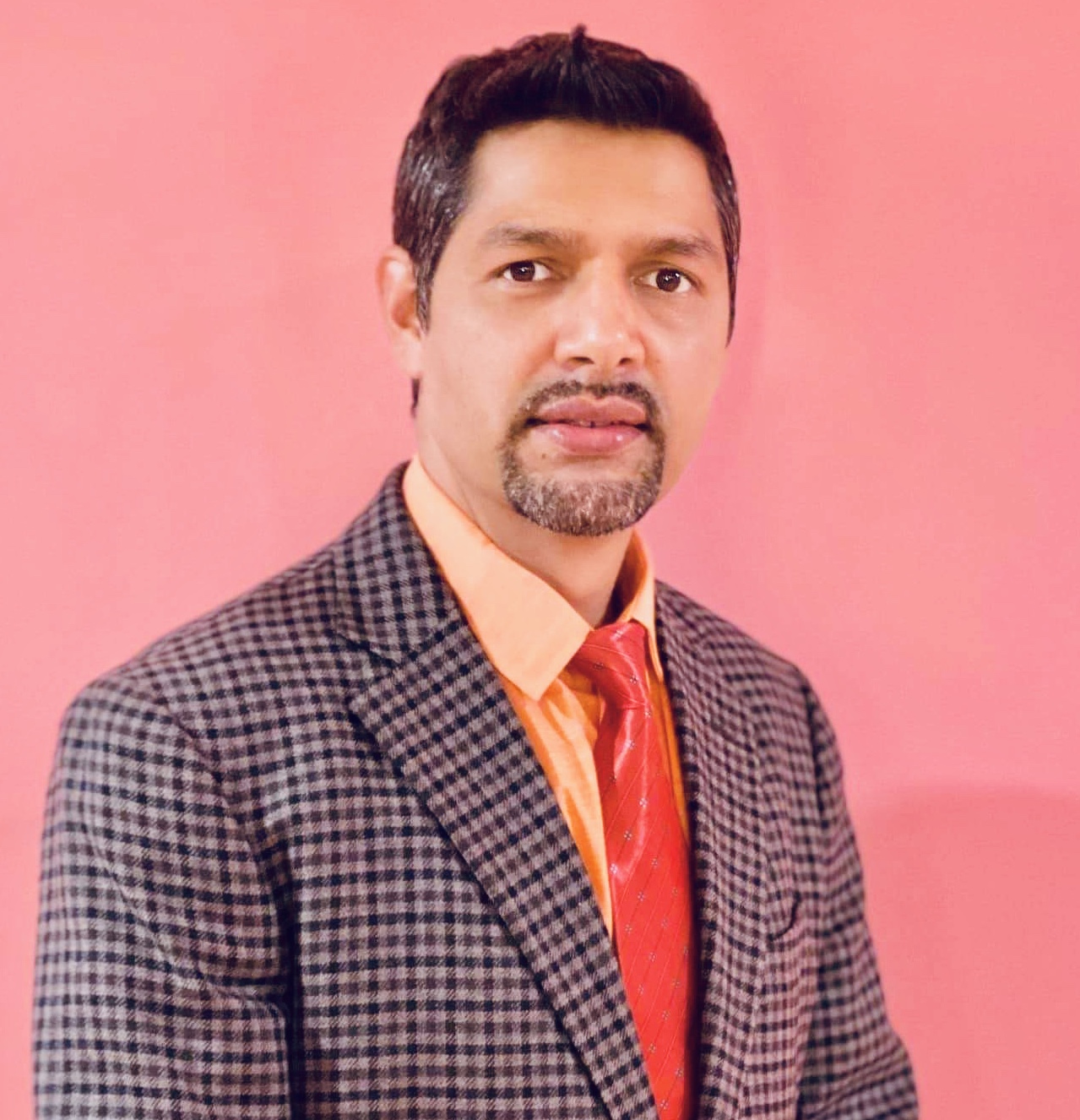 अघि ‘सर’ पछि ‘सर’ : व्यङ्ग्यात्मक लेख