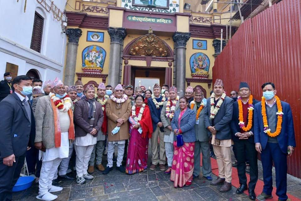 प्रधानमन्त्रीले गरे पशुपतिनाथमा राष्ट्र कल्याणको संकल्पसहित विशेष पूजा,सवा लाख दीप प्रज्ज्वलन