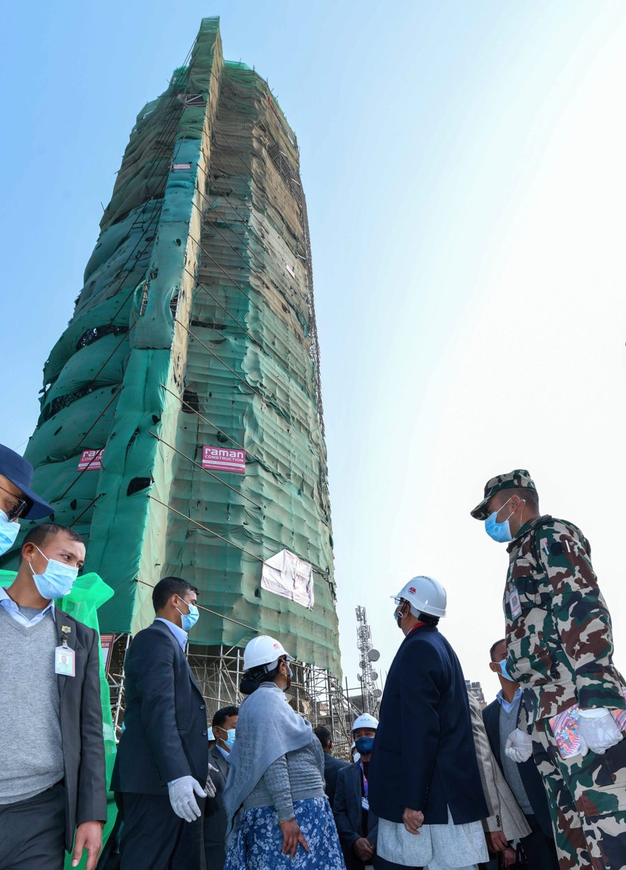 धरहरा र सिंहदरवारको पुनर्निर्माण प्रगतिबाट प्रधानमन्त्री संतुष्ट