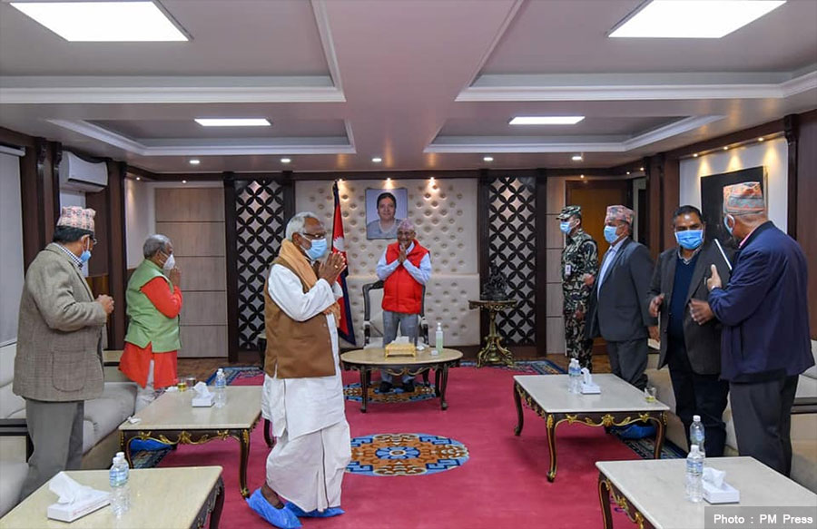 ओलीको कदमलाई साथ दिएको जसपाको महन्थ ठाकुर पक्ष पार्टी भित्र पनि संकटमा