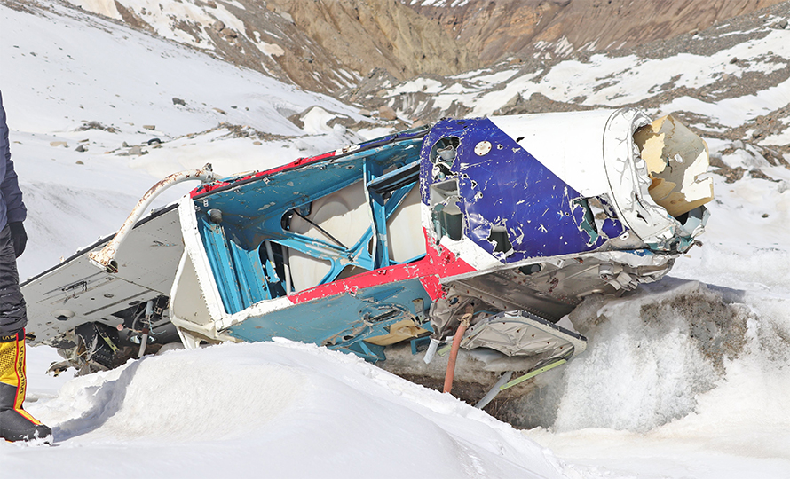 धवलागिरीमा १५ वर्ष अगाडी दुर्घटनामा परेको हेलिकोप्टर सेनाले भेटायो