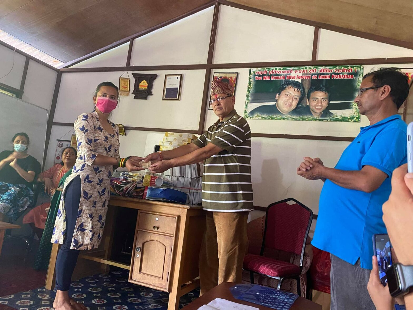 काँग्रेस महासमिति सदस्य आत्माराम पौडेलले गरे कुमार बलराम छात्राबासलाई ५० हजारको सहयोग
