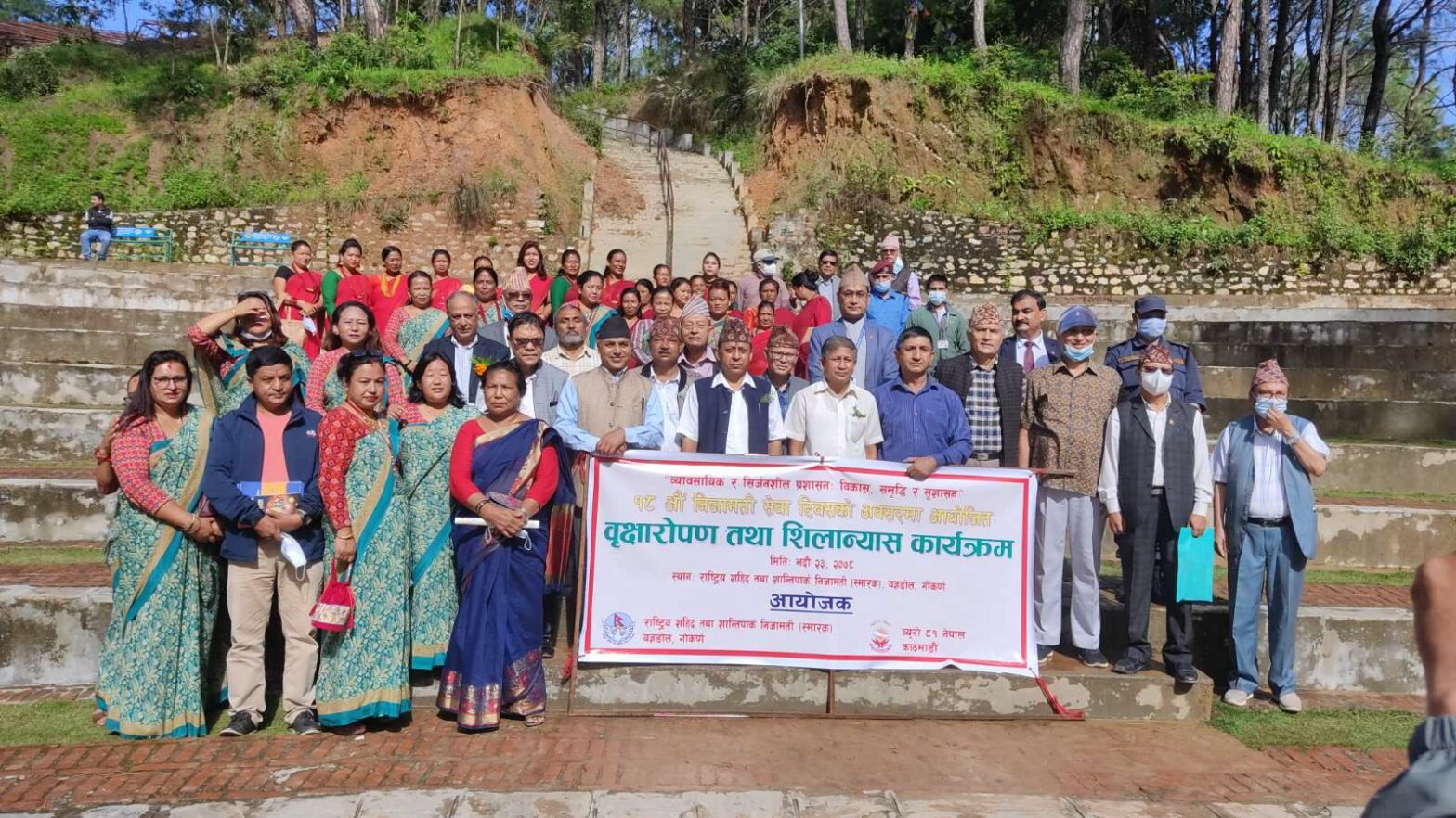 मुख्य सचिब बैरागीले राष्ट्रिय शहिद पार्क पुगेर गरे वृक्षारोपण