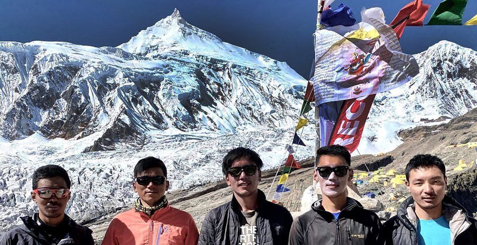 मनास्लु चुचुरोमा पुग्यो डोरी, आजबाट धमाधम आरोहण
