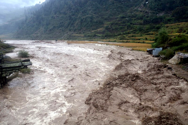 बाढी र पहिरोबाट बुधबार मात्र ५० जनाको मृत्यु, ज्यान गुमाउने ७७ पुगे
