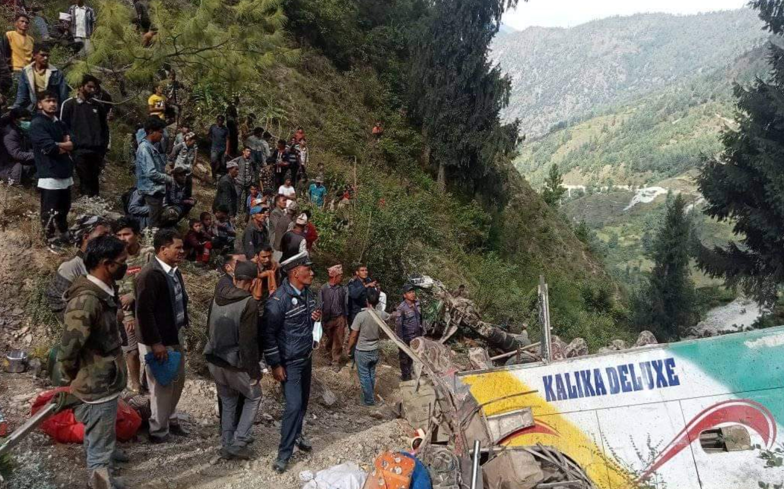 मुगु बस दुर्घटनामा ३२ को मृत्‍यु