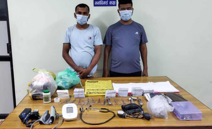 मोरङबाट दुई नक्कली भारतीय चिकित्सक पक्राउ