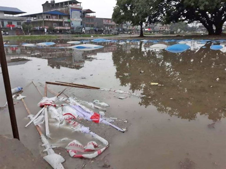 भरतपुरमा वर्षा, संयुक्त चुनावी सभा गर्न तयार क्षेत्र डुबानमा