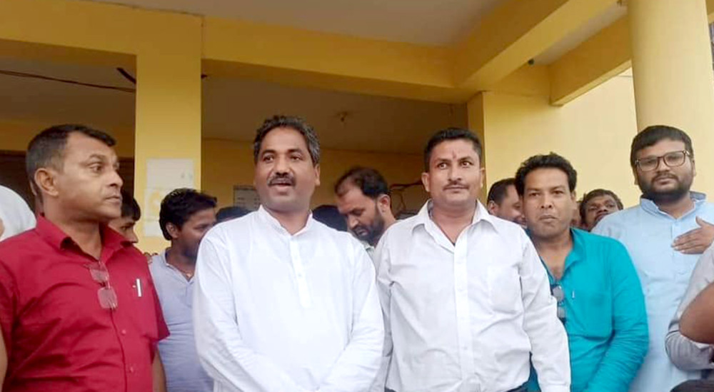 रौतहटमा प्रभु साहलाई समर्थन गरेका ५ जनप्रतिनिधिलाई एमालेको स्पष्टीकरण