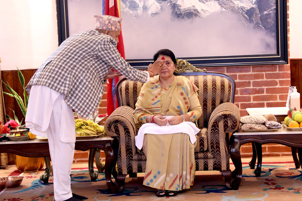 राष्ट्रपतिबाट टिका ग्रहण तथा सर्वसाधारणलाई वितरण