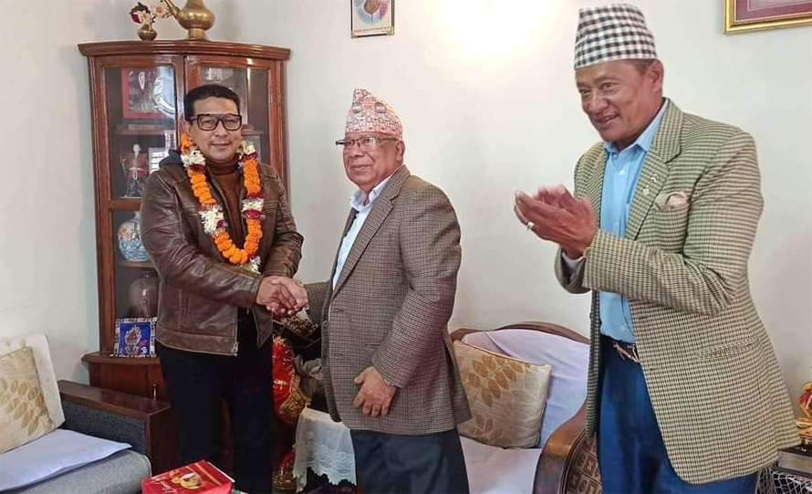दिपक मनाङे समाजवादीमा प्रवेश