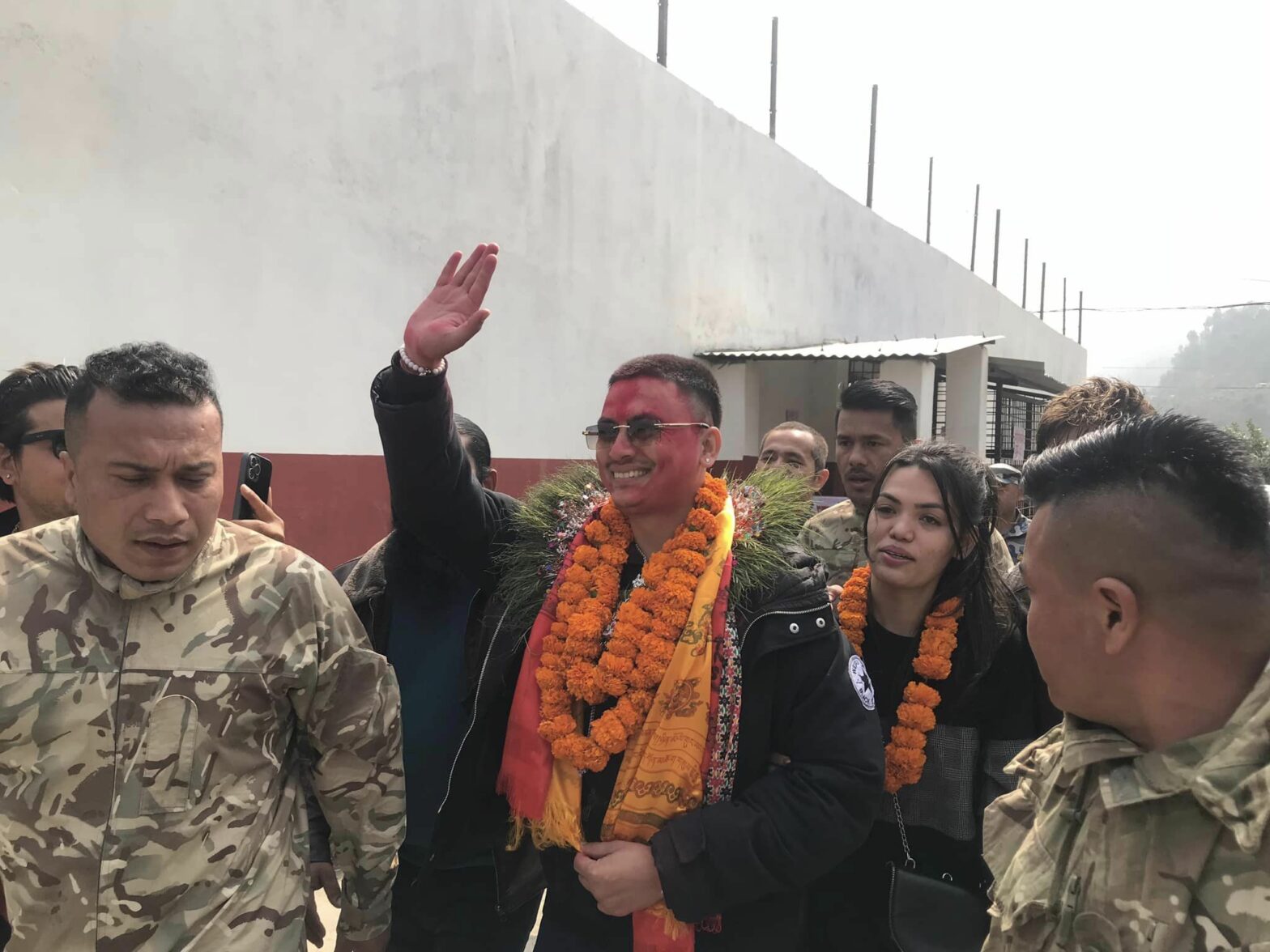 अभिनेता पल शाह रिहा, कारागारबाहिर समर्थकको भीड