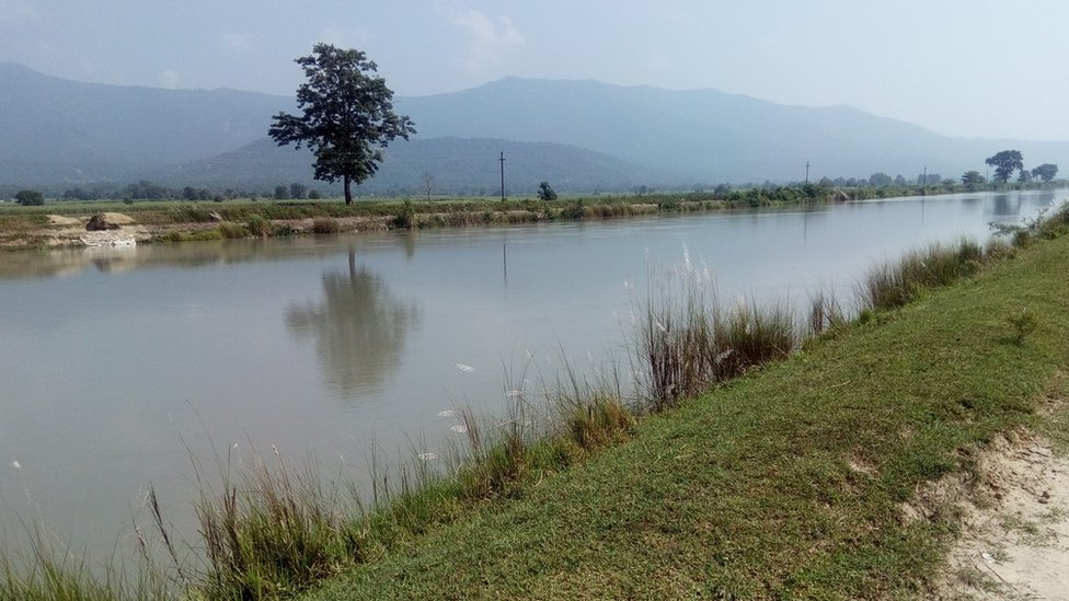 दुई छोरासहित गण्डक नहरमा हाम फालिन् प्रतिमा,अवस्था अज्ञात