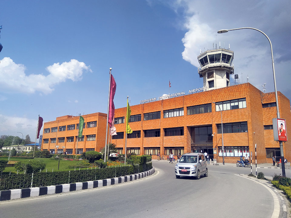 विमानस्थलबाट ३१ लाख ५१ हजारसहित दुई बङ्गलादेशी नागरिक पक्राउ