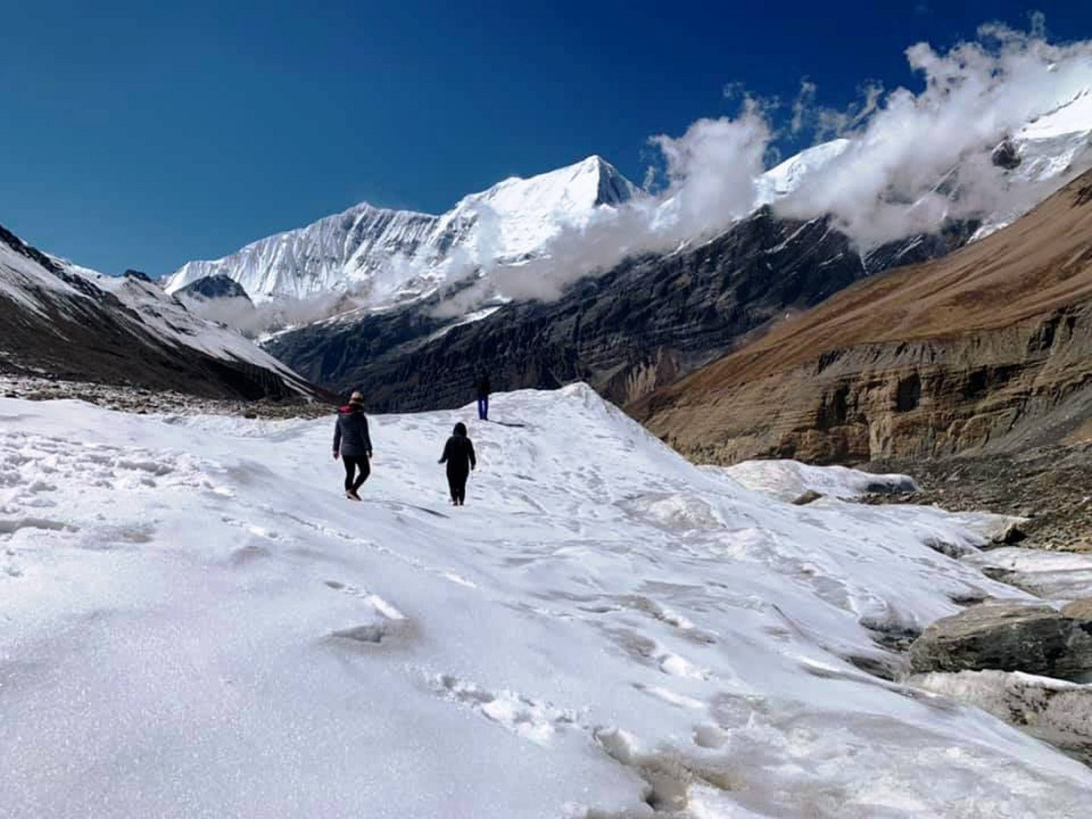 धौलागिरि हिमाल चुचुरोमा पुगे ८ आरोही