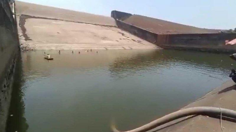 फोन तलाउमा खसेपछि जब जलाशय नै खाली गराइयो…