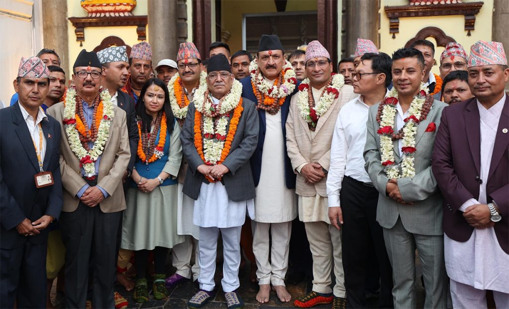 प्रचण्डको पशुपति यात्रामा बाबुरामको शंका