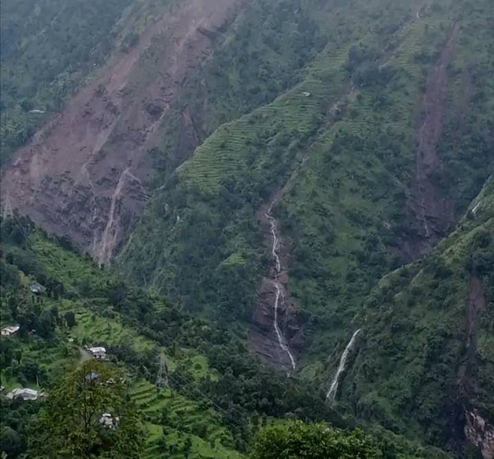 भोजपुरमा पहिरोमा पुरिएर एक जनाको मृत्यु
