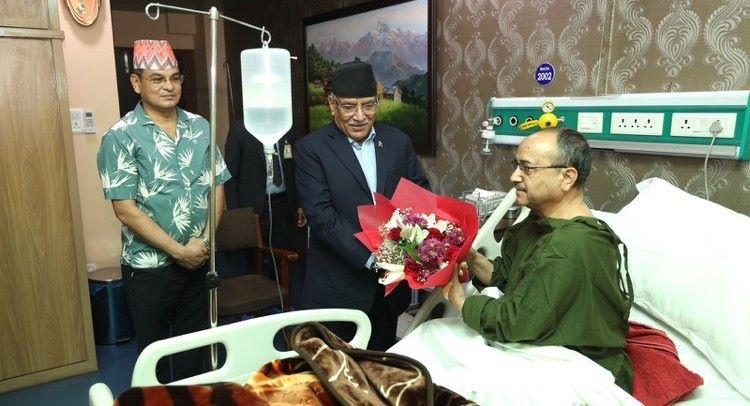 उपप्रधानमन्त्री खड्का अस्पताल भर्ना, प्रधानमन्त्रीले भेटे