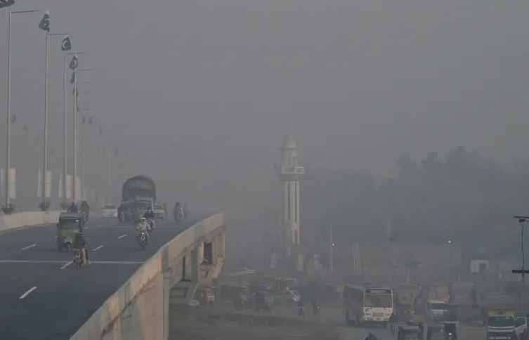इन्धन निर्भरता घटाउने योजनामा पाकिस्तान, २०३५सम्म ९० प्रतिशत स्वच्छ ऊर्जाको लक्ष्य