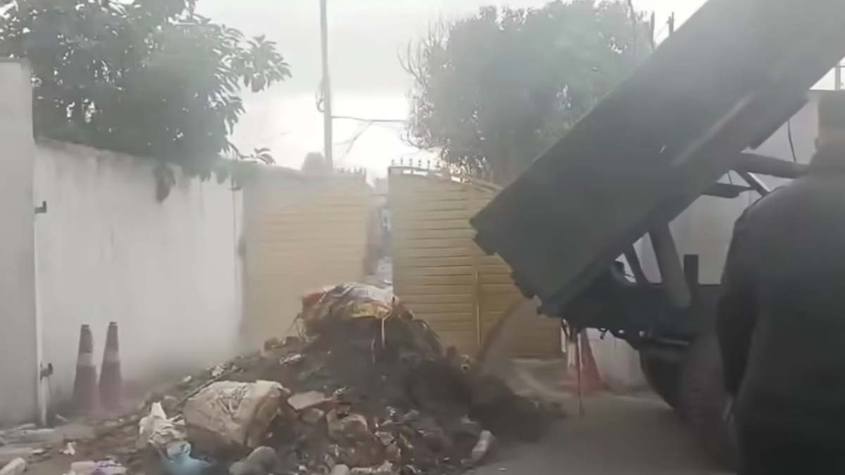बालेनको आदेशमा महानगरले सडक विभाग र कार्यालयको गेटमा खन्यायो एक\एक ट्रक धुलो