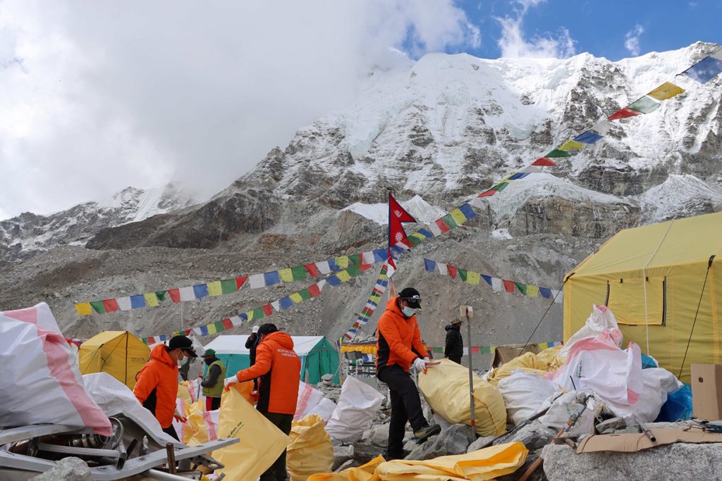 सफा हिमाल अभियान : ५ वर्षमा १२ शव निकालियो