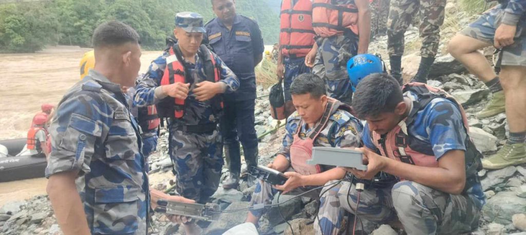 त्रिशूलीमा हराएका बस वाटर ड्रोन प्रयोग गरी खोजिँदै