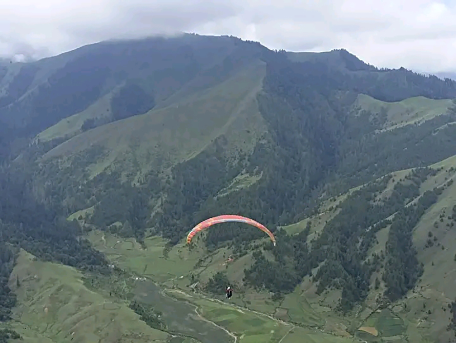 जुम्लामा गरियो प्याराग्लाइडिङ  परीक्षण