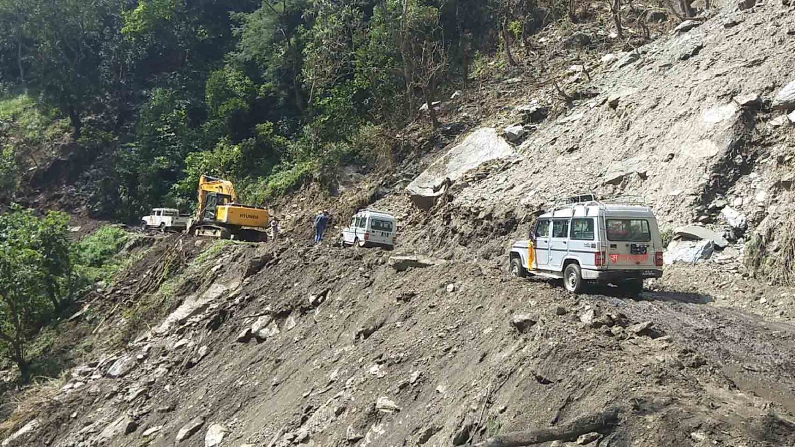 बाढीपहिरोले क्षतिग्रस्त बेँसीसहर-चामे सडक स्तरोन्नति गर्न एक अर्ब लाग्ने