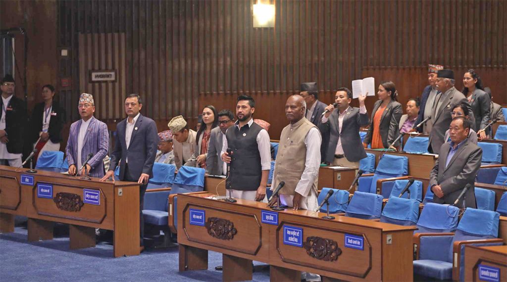 सांसद बोल्दाबोल्दै माइक काटिएपछि सभामुख विरुद्ध विपक्षी एकमत, त्यसपछि हंगामा