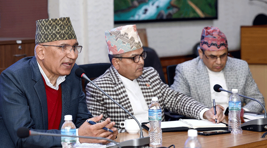 सेवा प्रवाह प्रभावकारी बनाउन प्रविधिमा जोड गरौं : अर्थमन्त्री