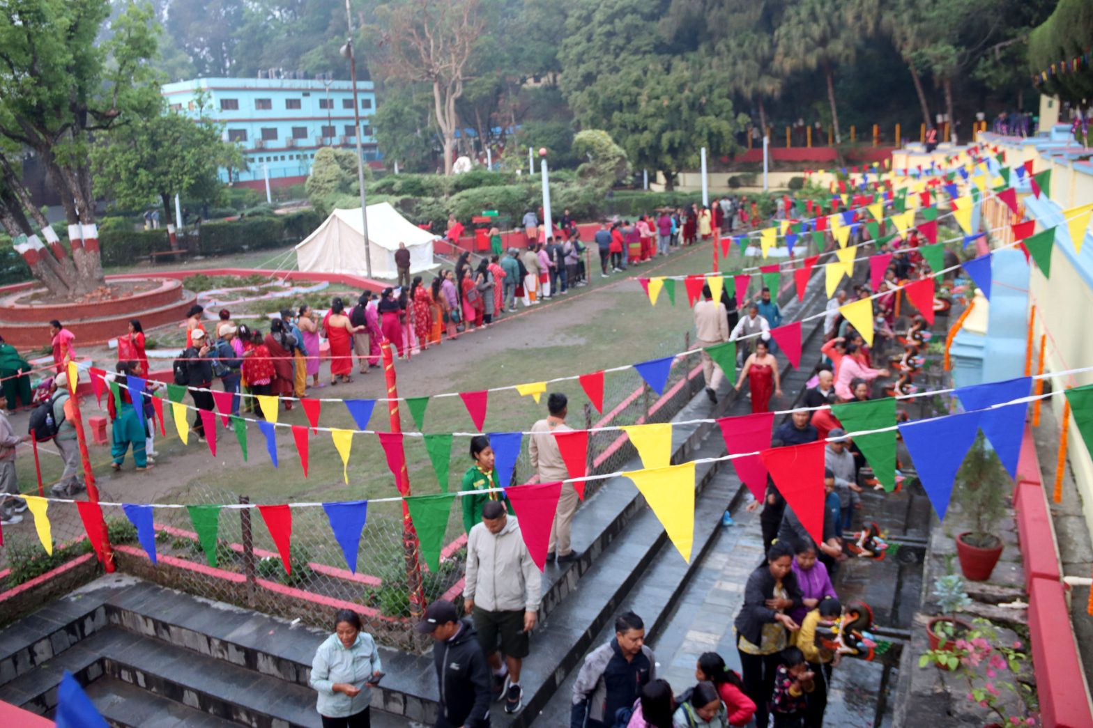 तामाङ समुदायमा चैत्र शुक्ल पूर्णिमाः बौद्धमा बत्ती बालेर बालाजुमा स्नान