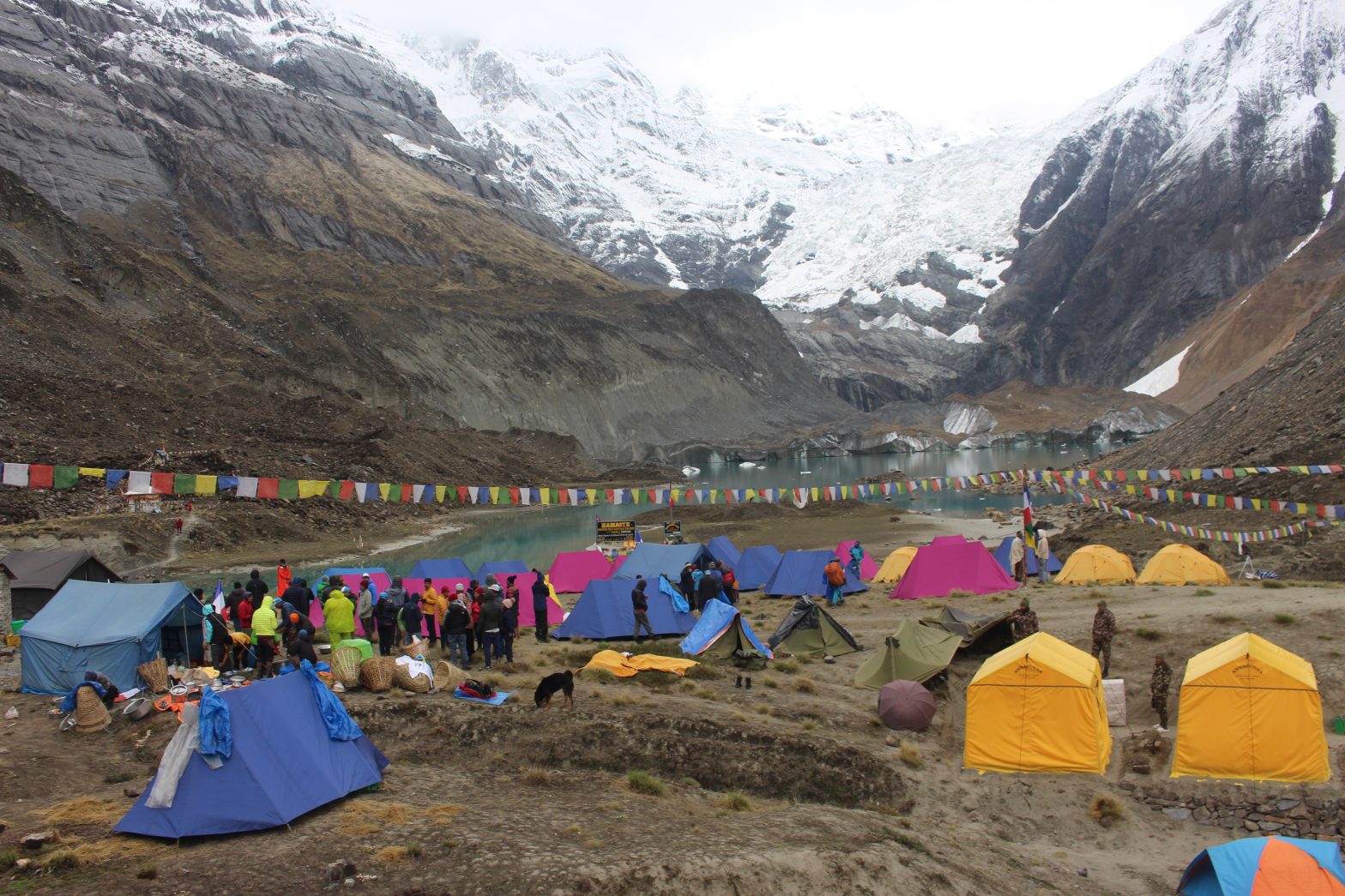अन्नपूर्ण आधार शिविरमा विद्युत् र सञ्चार सुविधा विस्तारका लागि सर्वेक्षण