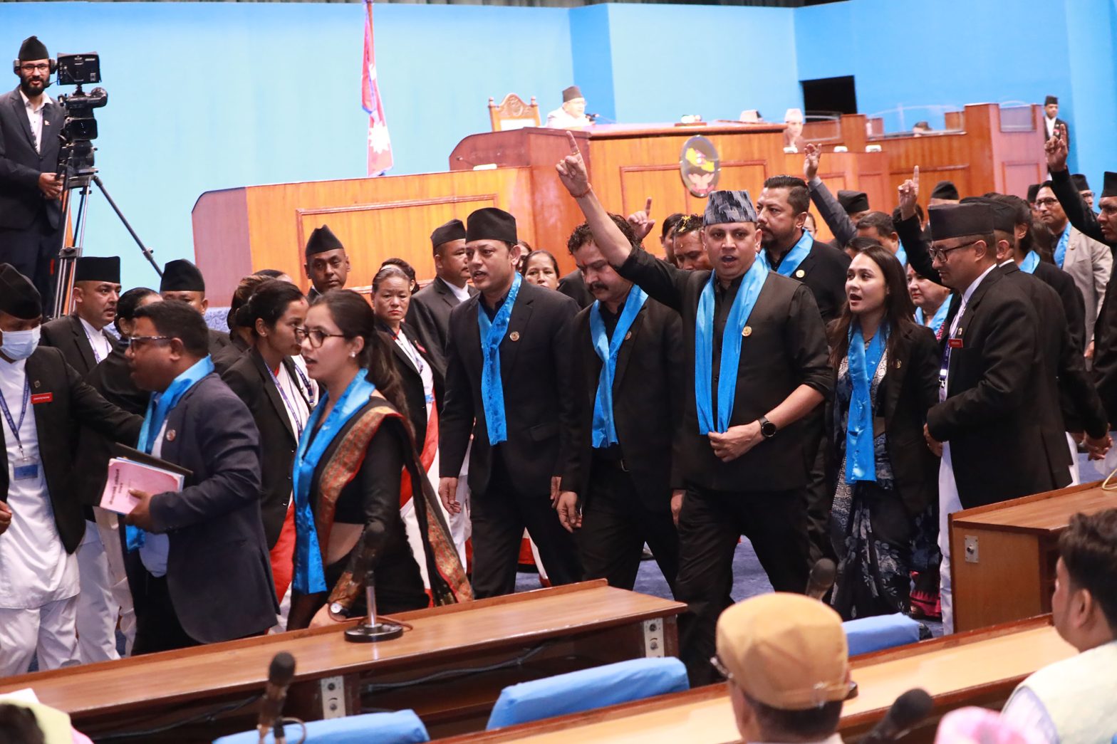 प्रतिनिधिसभामा रास्वपाः प्रतिपक्षका पालोमा भित्र, सत्तापक्ष बोल्दा बाहिर