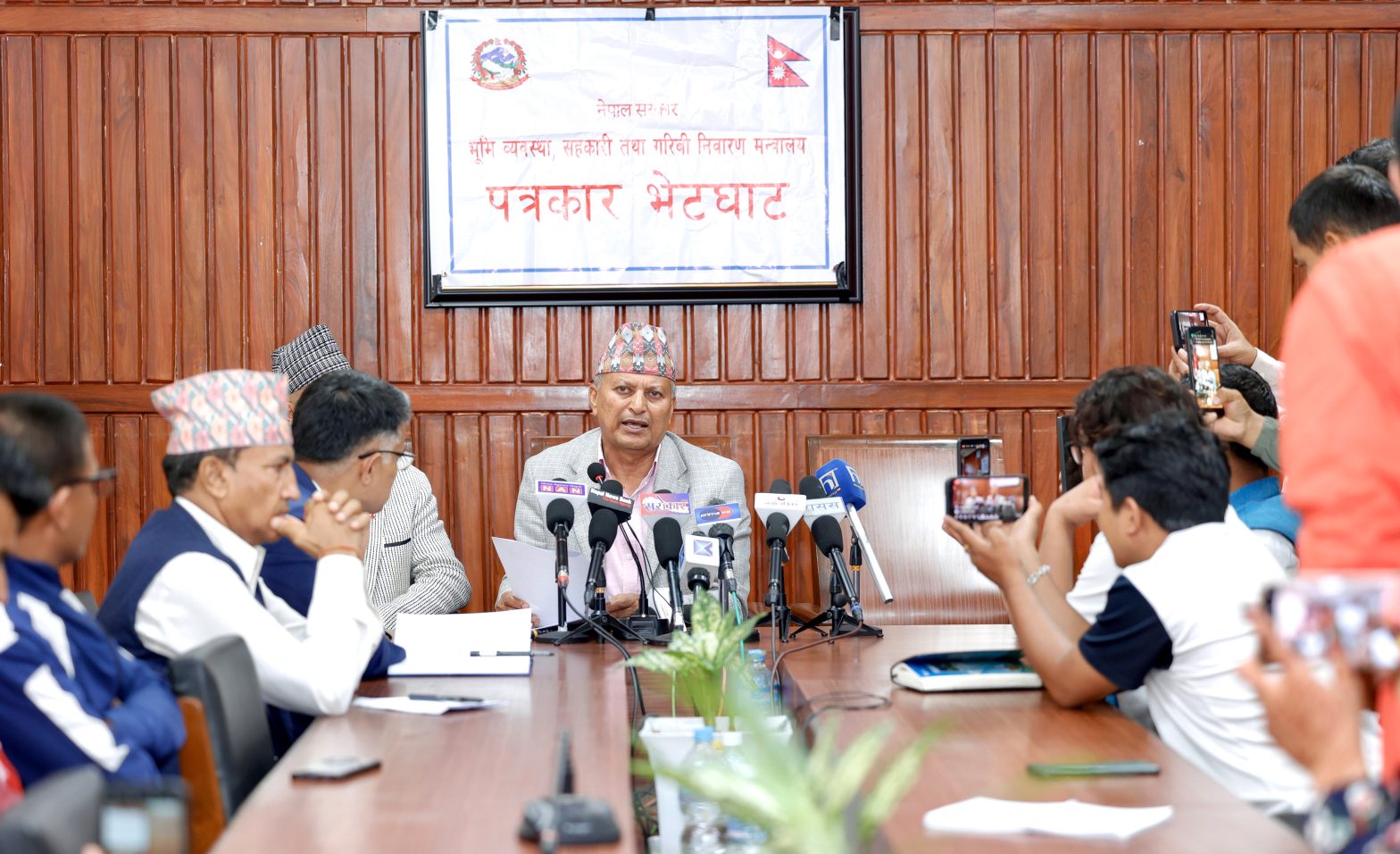 जग्गा प्रकरणसम्बन्धी अडियो रेकर्डमाथि छानबिन होस्, दोषी देखिए सजाय भोग्न तयार छुः मन्त्री अधिकारी