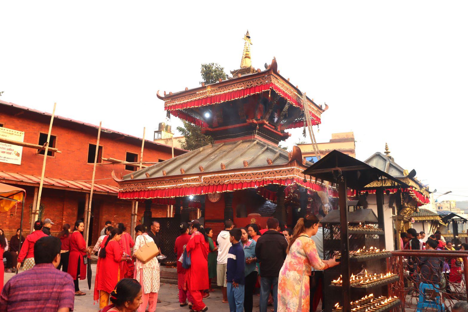 शक्तिपीठमा दर्शनार्थीकोे घुइँचो