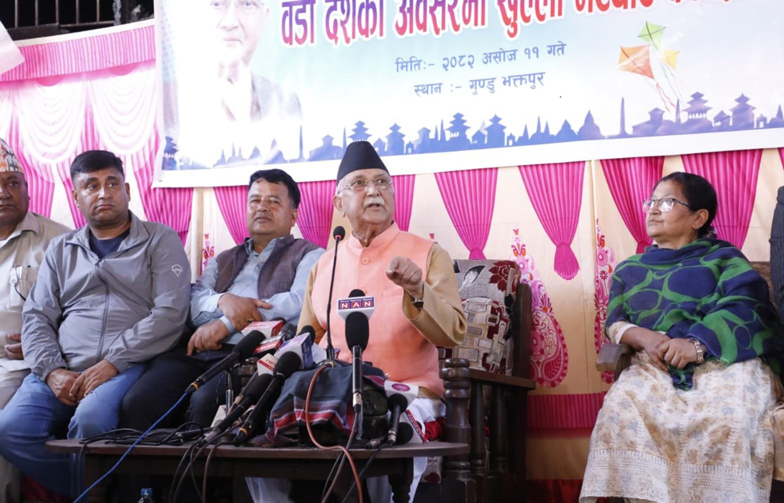 नयाँ पुस्ताले सिंहदरबारमा आगो लगाएका होइनन्, घुसपेठ भयो : ओली