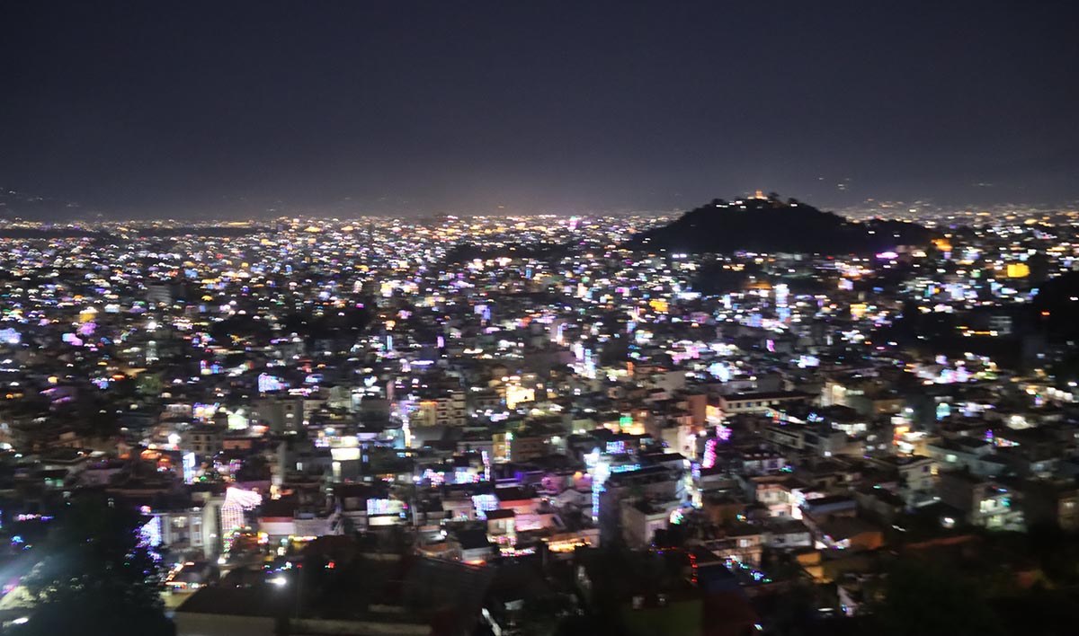 दिपावलीमा धपक्कै बल्यो काठमाडौं