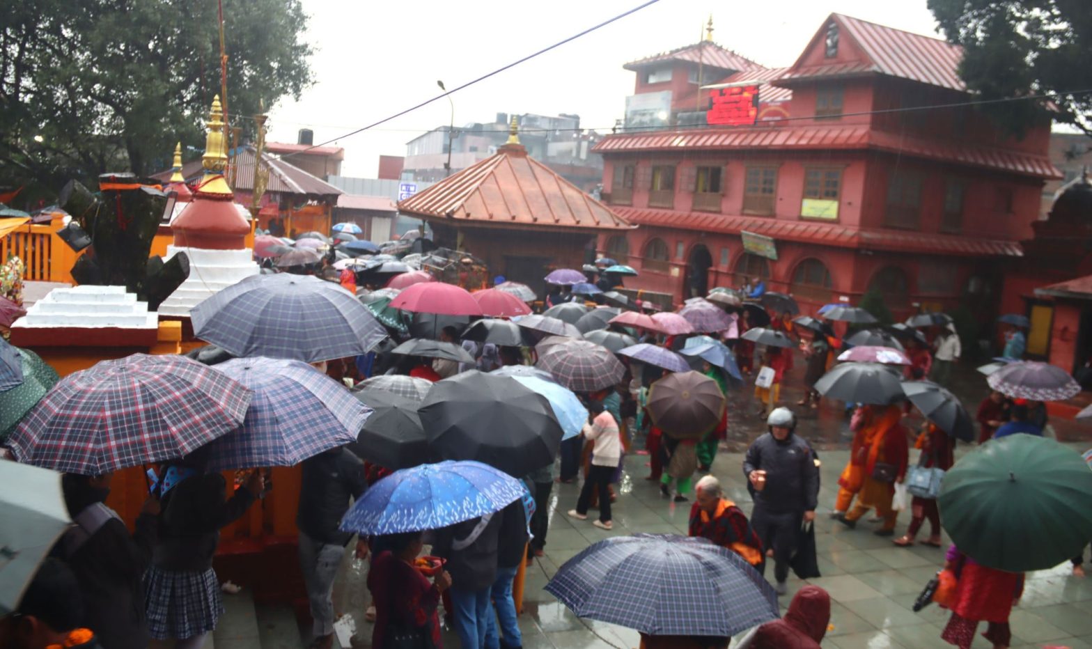 देशभरीका नारायण मन्दिरमा आज दिनभर भक्तजनको घुँइचो