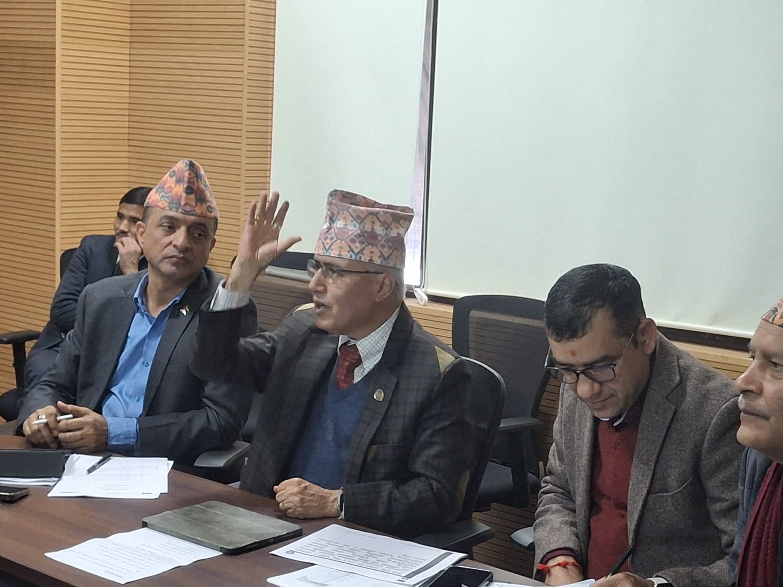 सरकारले समयमै निर्वाचन गर्नेलगायत तीन कार्यभारसहित काम गरिरहेको छः अर्थमन्त्री खनाल