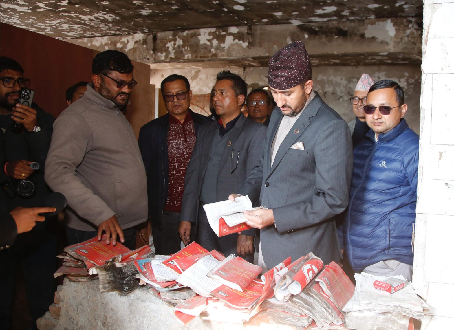 कांग्रेस सभापति देउवा र सञ्चारमन्त्री खरेलबीच निर्वाचनबारे छलफल