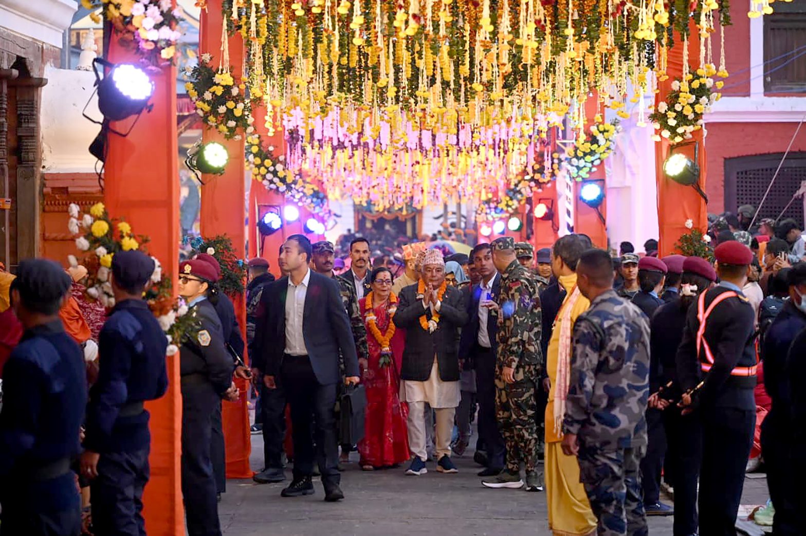 राष्ट्रपति पौडेलद्वारा पशुपतिनाथको दर्शन