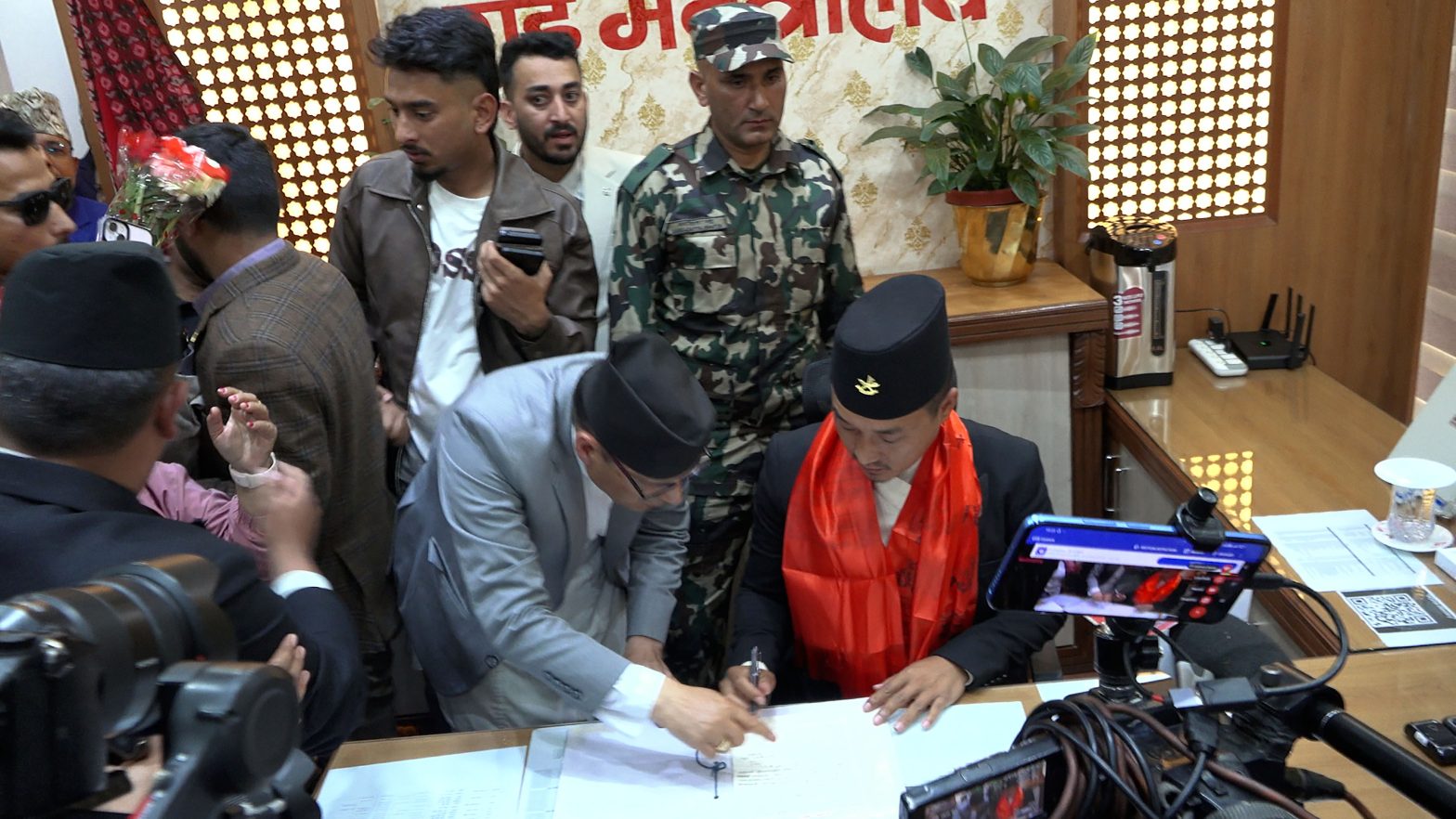 ओली र लेखकको पक्राउ प्रतिशोध होइन, न्यायको सुरुआत होः गृहमन्त्री