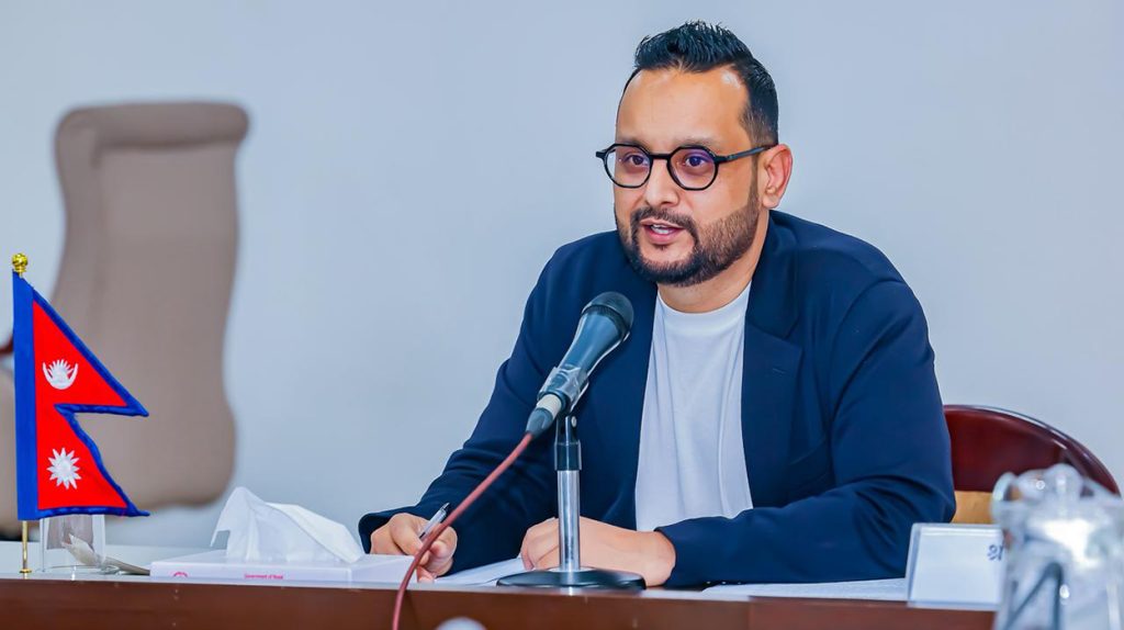 कानून ल्याउने प्रक्रियाबारे आलोचना भइरहँदा प्रधानमन्त्रीका सल्लाहकार यसो भन्छन्…