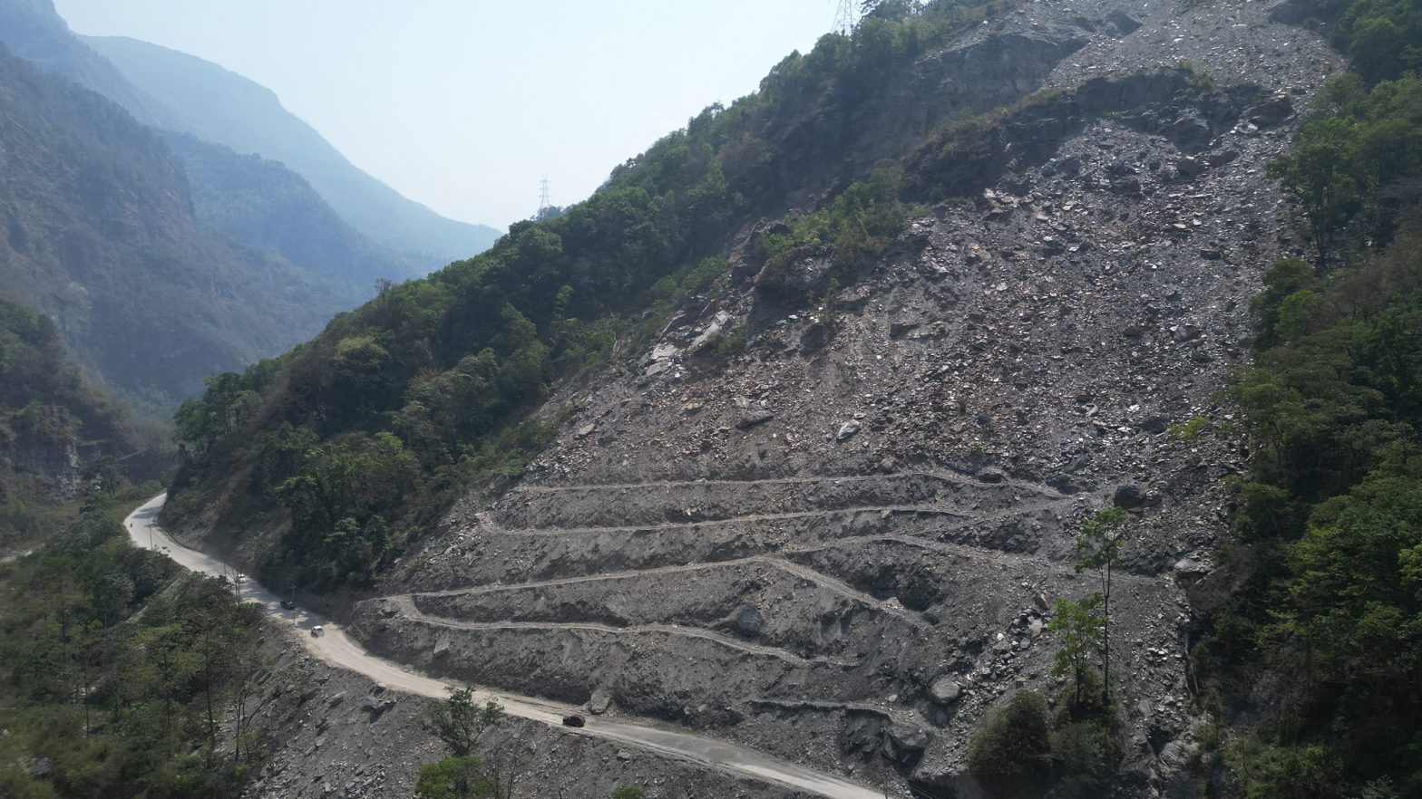 सिरुवारीमा ‘बेञ्चिङ’ बिधिबाट पहिरो रोकथाम