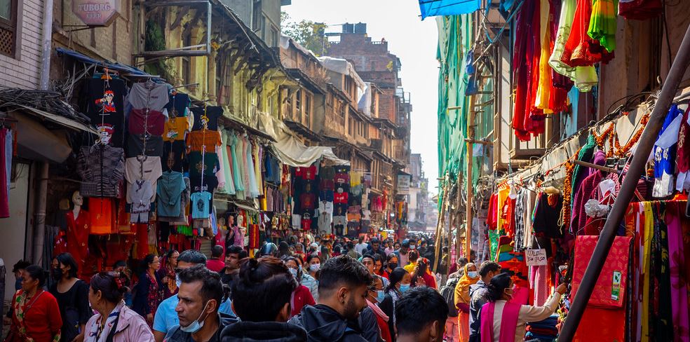 चाडपर्व नजिकिएसँगै बजारमा बढ्यो चहलपहल
