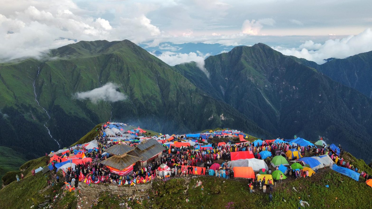 सुदूरपश्चिम प्रदेशः पर्यटकीय क्षेत्र छन्, पर्यटक छैनन्