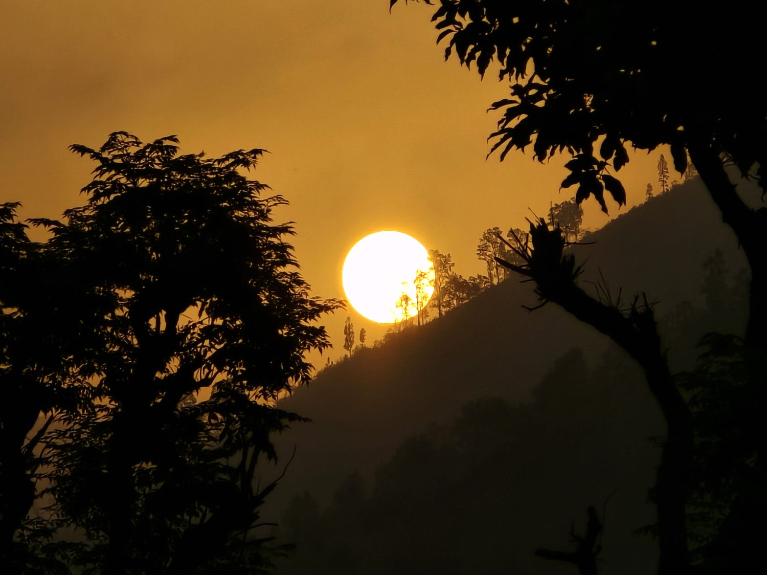 आजको मौसम : पहाडी भूभागमा बादल लाग्ने, तराईका केही स्थानमा तातो दिन हुने